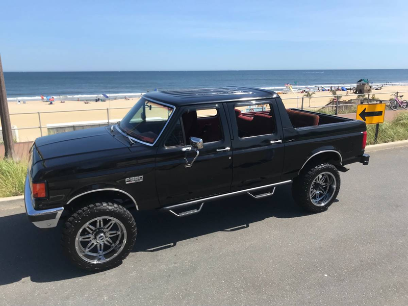 Illustration for article titled At $17,000, Could This 1990 Ford Bronco Magnum Get You To Buck The Bronco Two-Door Trend?